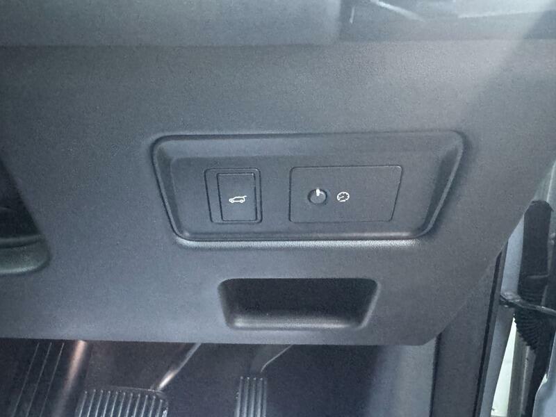 Land Rover Discovery Td4 Se Tech Black #50