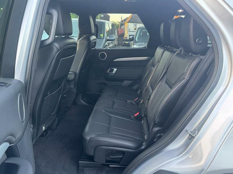 Land Rover Discovery Td4 Se Tech Black #60