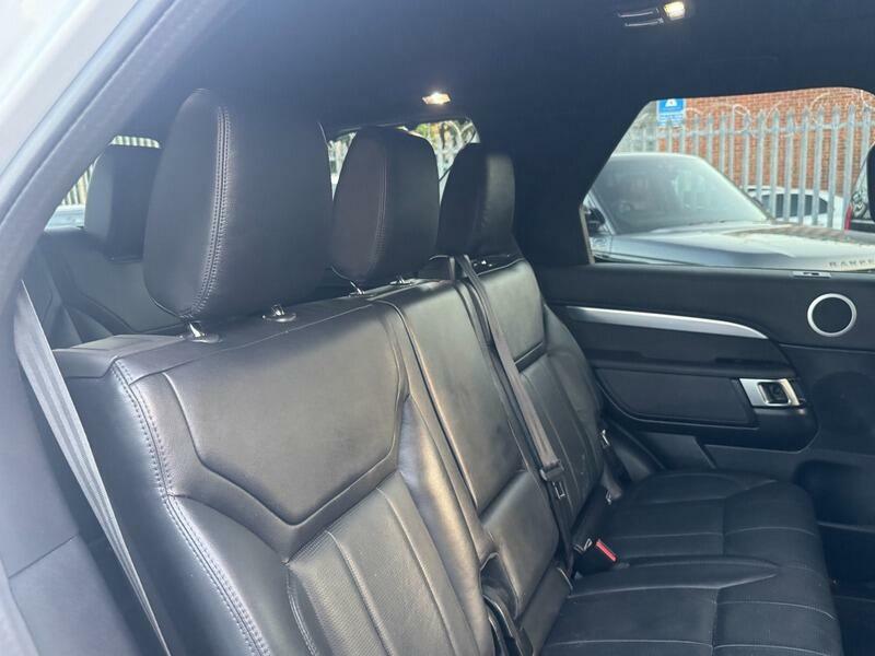 Land Rover Discovery Td4 Se Tech Black #61