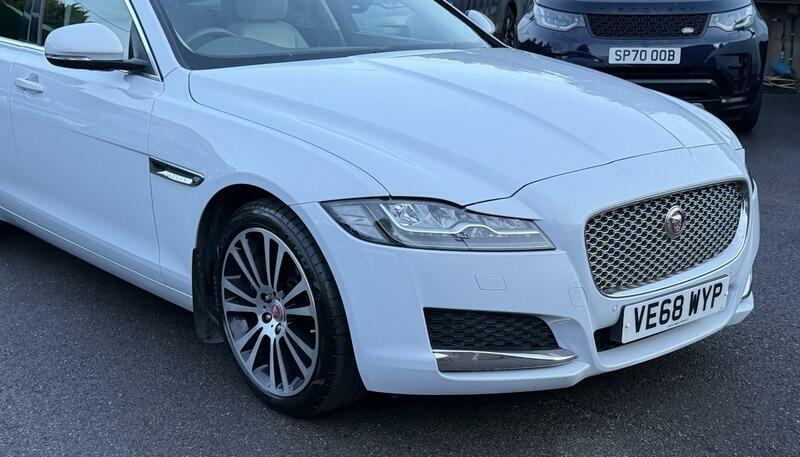 Jaguar XF Saloon Blue #9