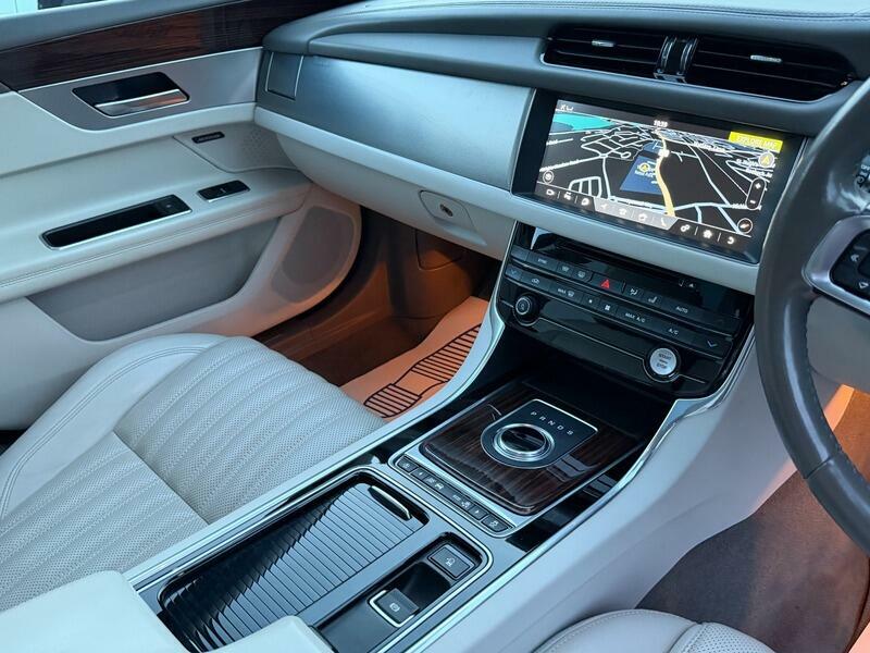 Jaguar XF Saloon Blue #33