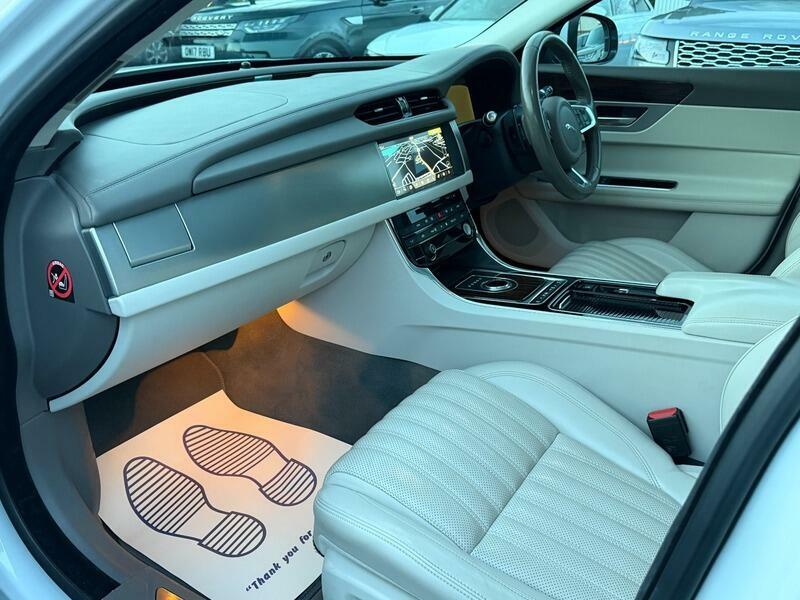 Jaguar XF Saloon Blue #25