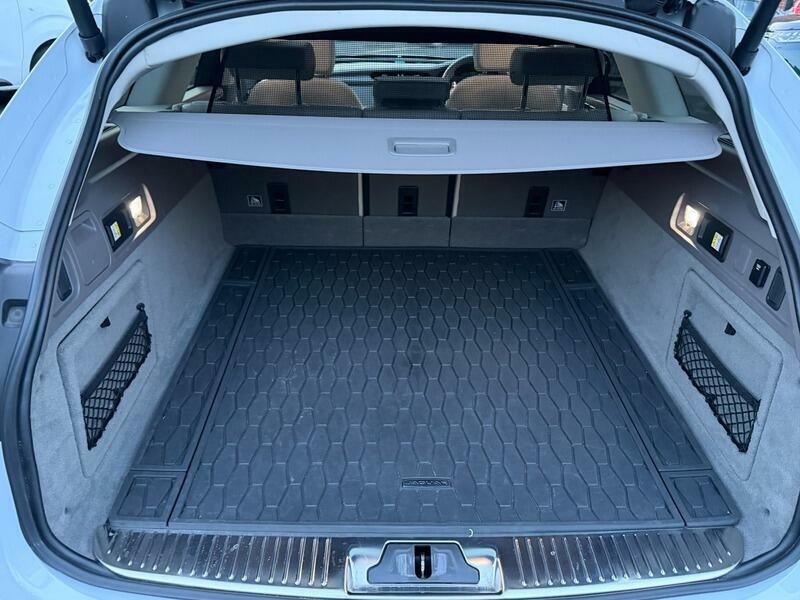 Jaguar XF Saloon Blue #64