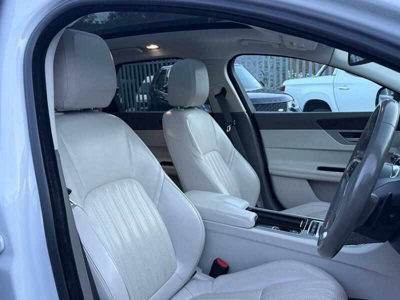Jaguar XF Saloon Blue #30