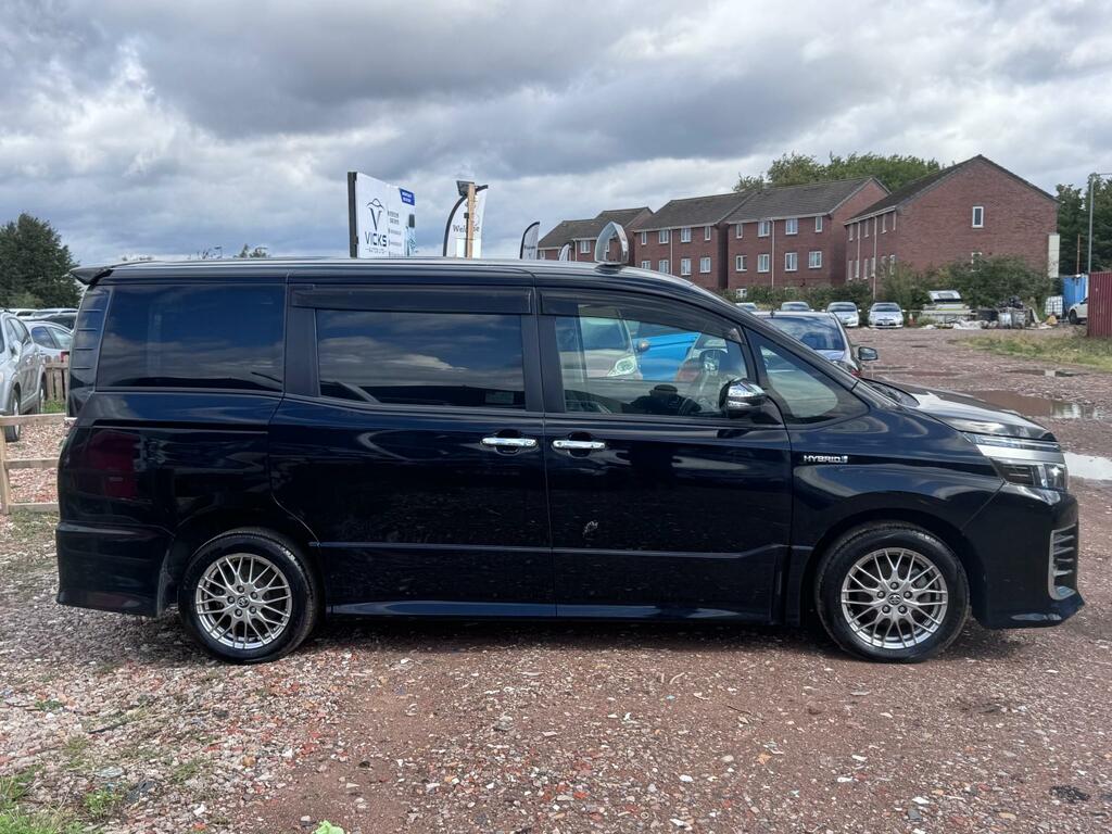 Toyota Voxy 1.8 Black #7