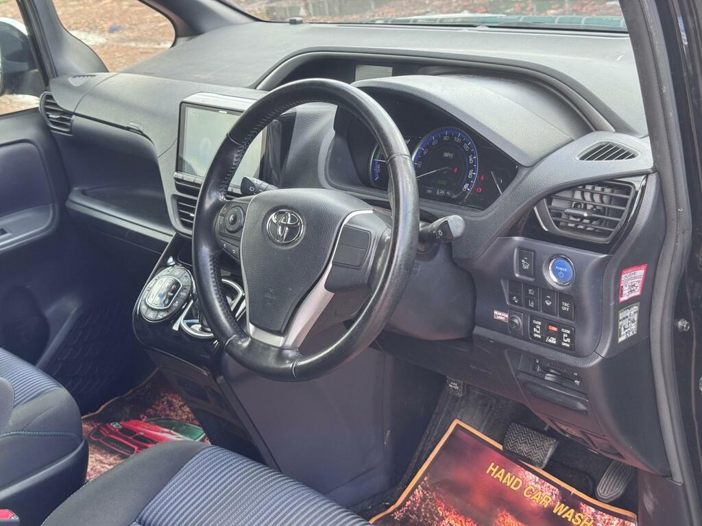 Toyota Voxy 1.8 Vvt-h Hybrid Mpv Cvt 7 Seats Black #4