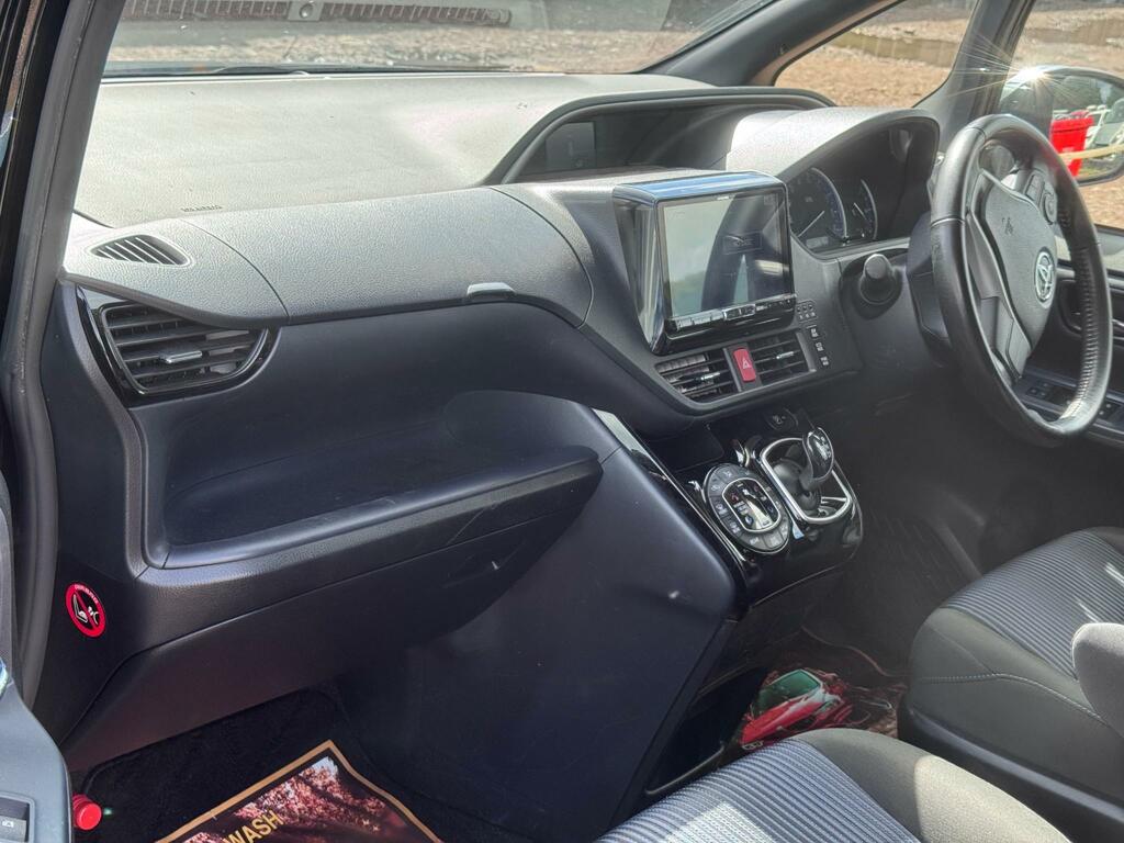 Toyota Voxy 1.8 Black #20