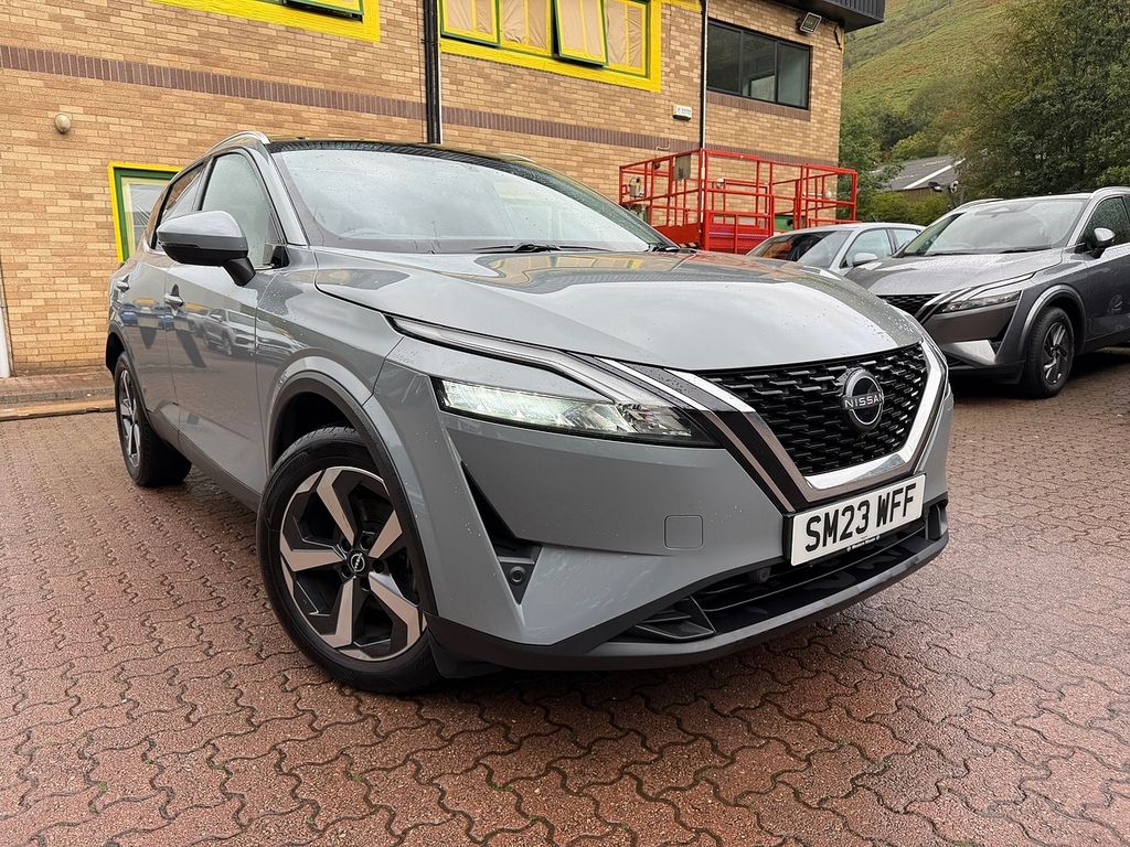 Nissan Qashqai Dig-t Mhev N-connecta Glass Roof Grey