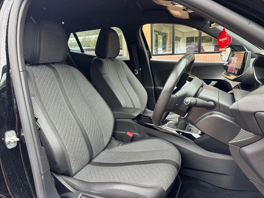 Peugeot 2008 Puretech Ss Allure Premium Plus FM23NVN Black #2