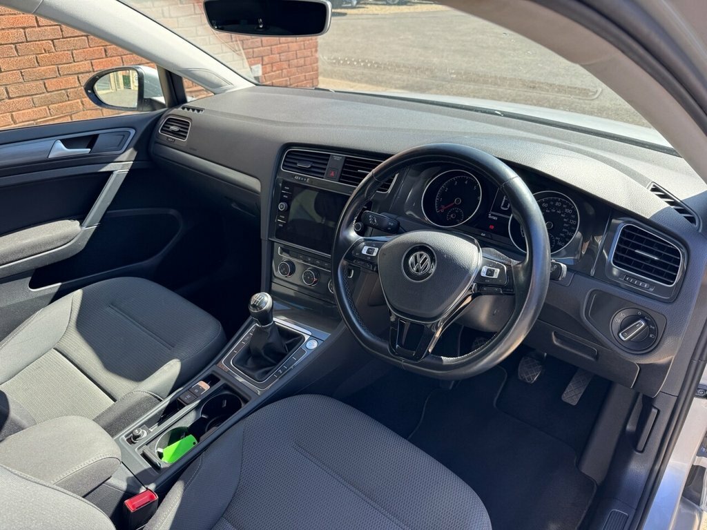 Volkswagen Golf Life White #26