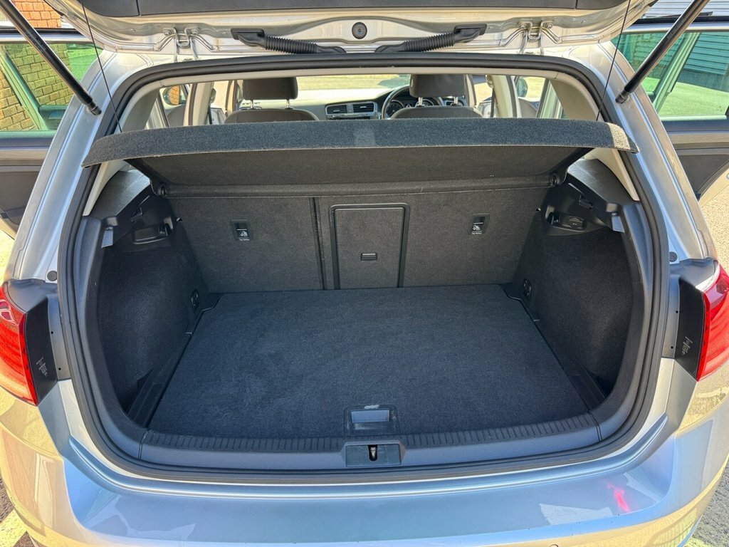 Volkswagen Golf Life White #13