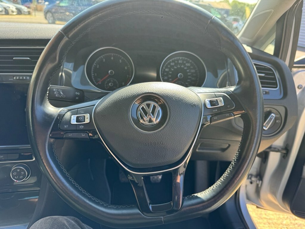 Volkswagen Golf Life White #30