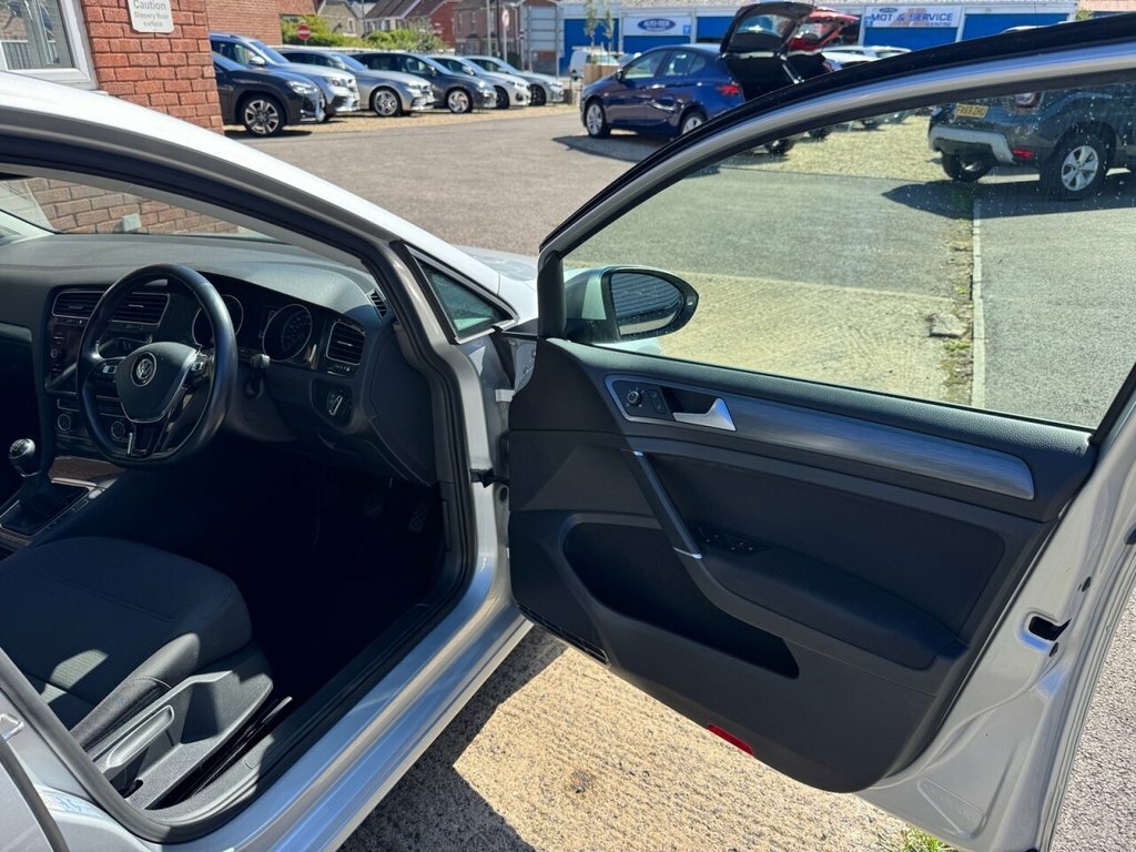 Volkswagen Golf Life White #22