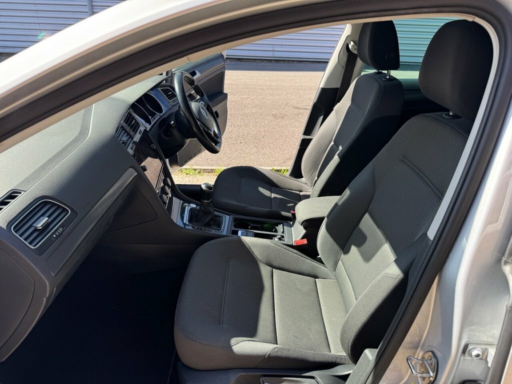 Volkswagen Golf Life White #21