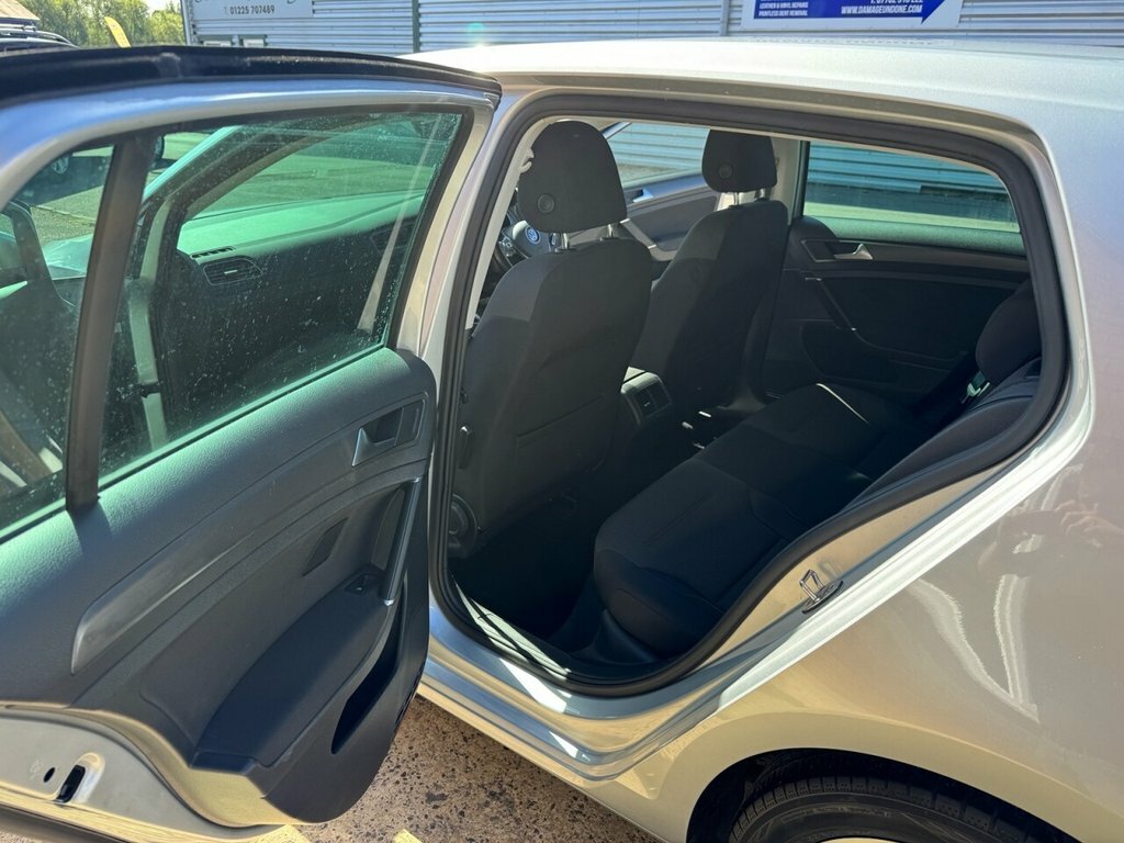 Volkswagen Golf Life White #17