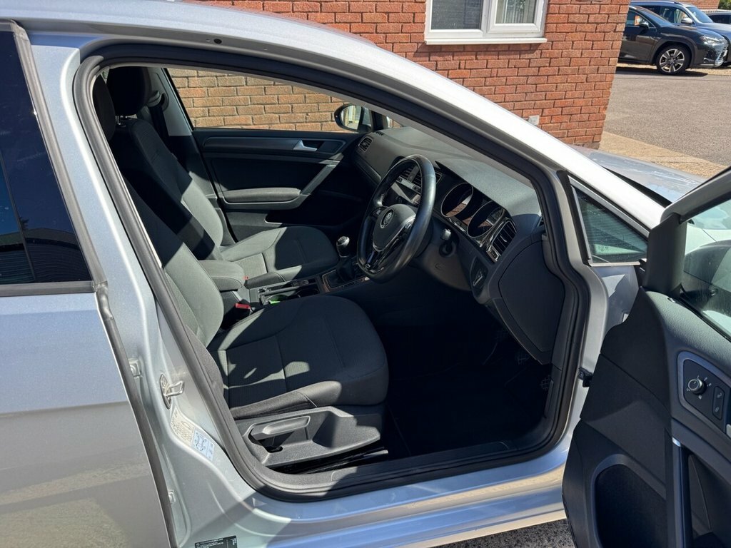 Volkswagen Golf Life White #23