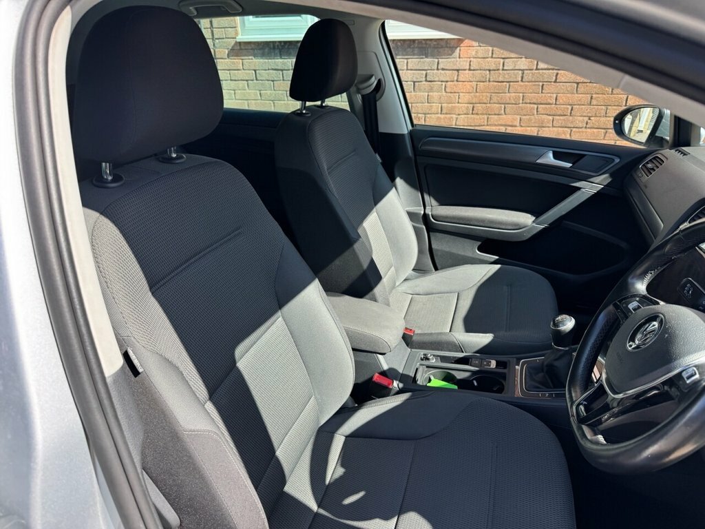 Volkswagen Golf Life White #25