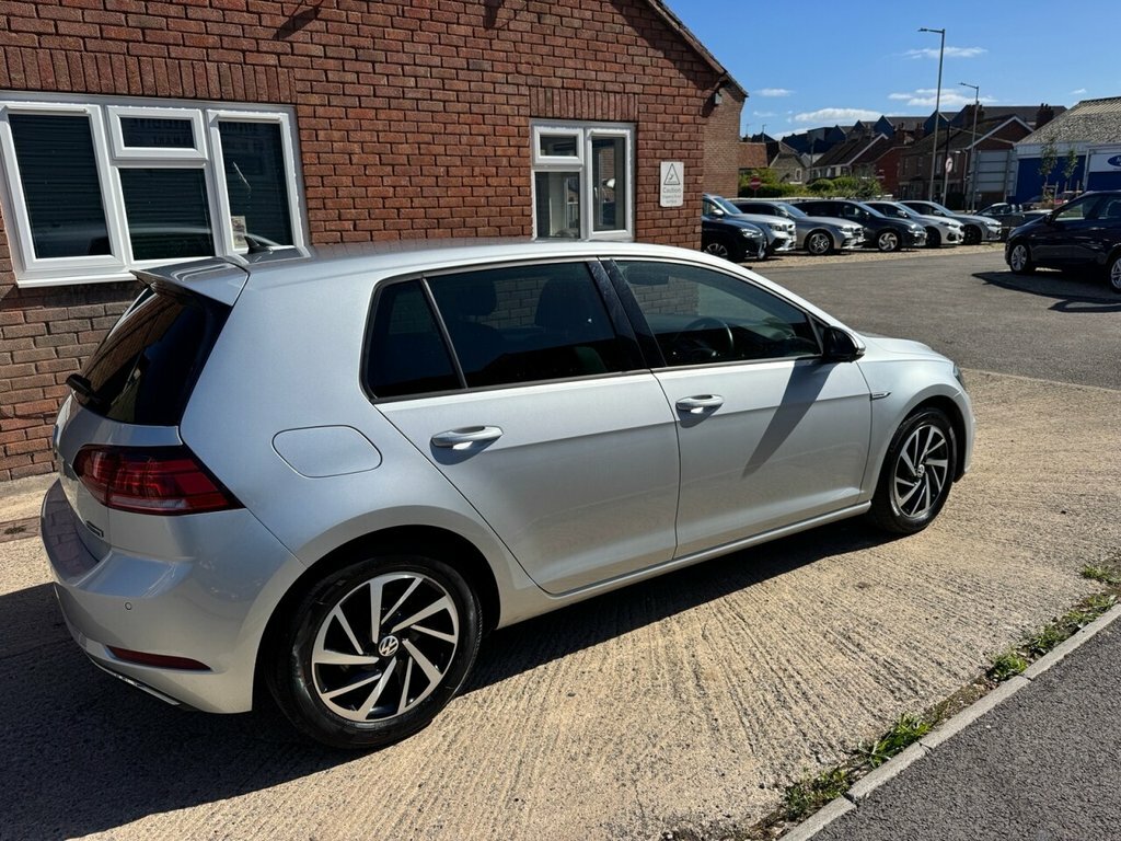 Volkswagen Golf Life White #10