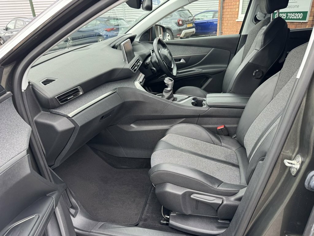 Peugeot 5008 Hatchback Black #10