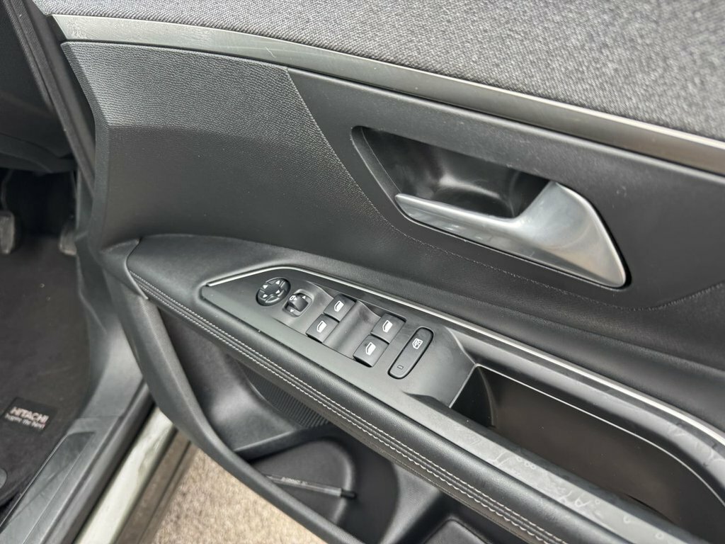 Peugeot 5008 Hatchback Black #14