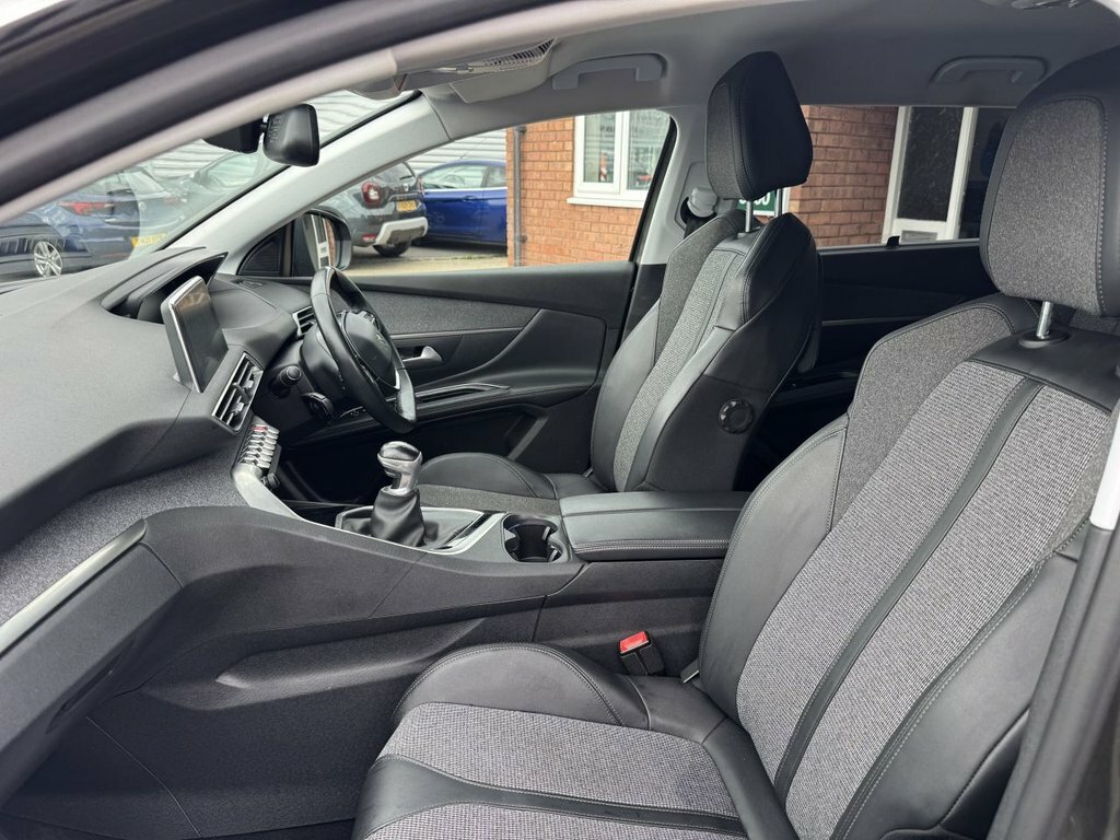 Peugeot 5008 Hatchback Black #11