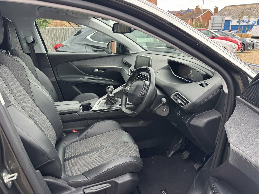 Peugeot 5008 Hatchback Black #13