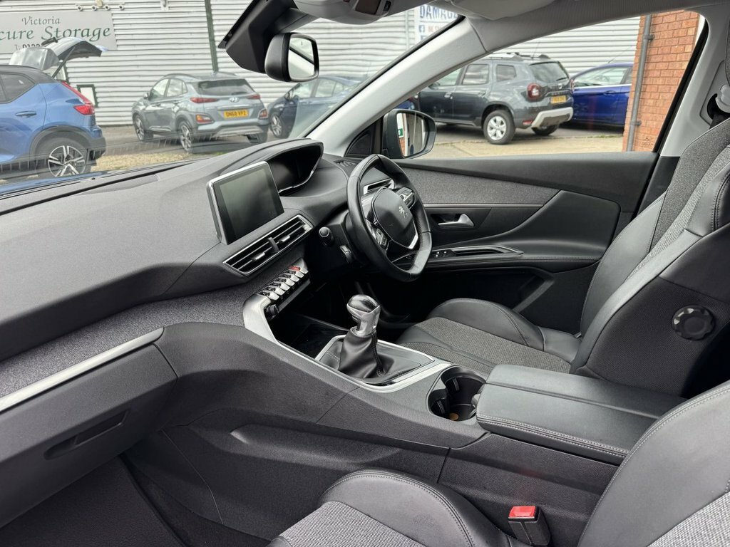 Peugeot 5008 Hatchback Black #12