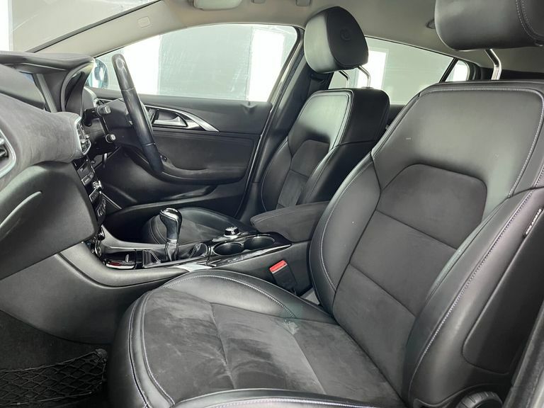 Infiniti Q30 Premium D Black #9