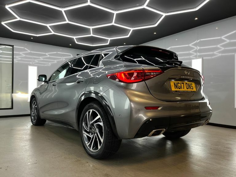 Infiniti Q30 Premium D Black #26