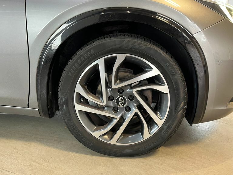 Infiniti Q30 Premium D Black #17