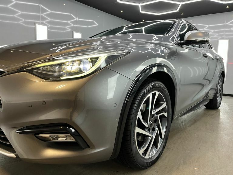 Infiniti Q30 Premium D Black #8