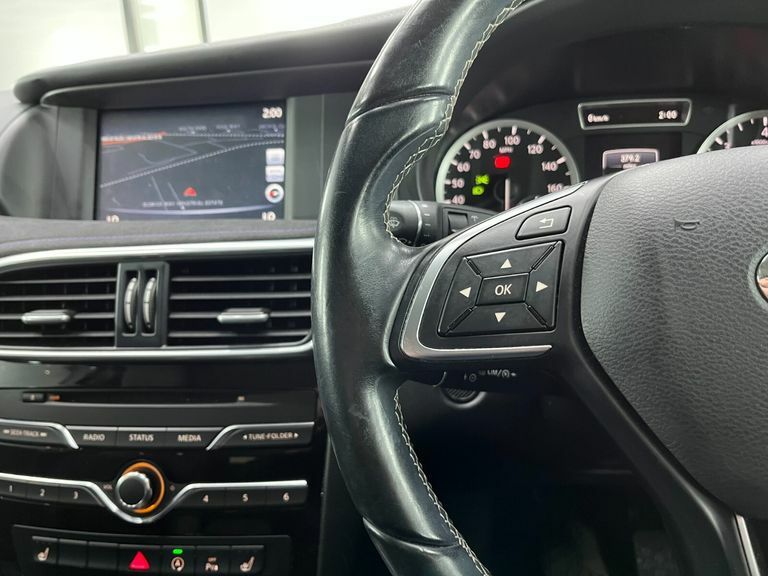 Infiniti Q30 Premium D Black #39