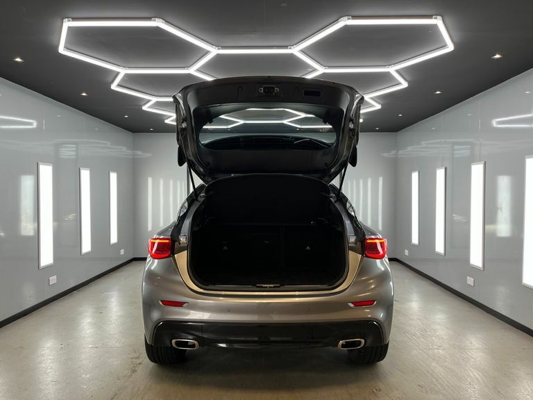 Infiniti Q30 Premium D Black #27