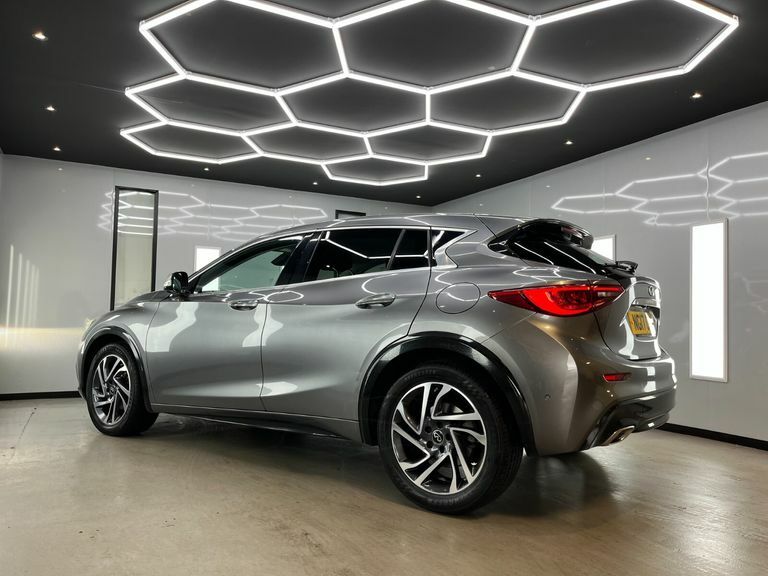 Infiniti Q30 Premium D Black #44