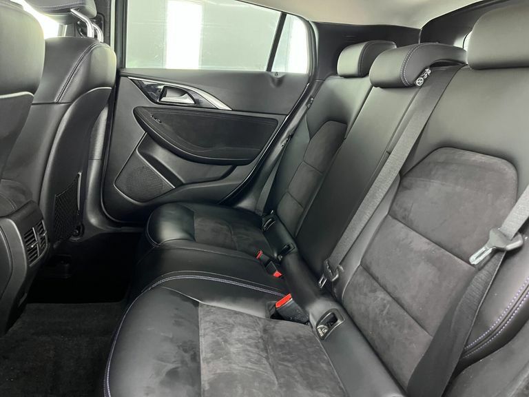 Infiniti Q30 Premium D Black #10