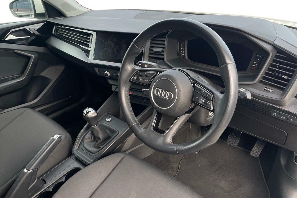 Audi A1 Audi A1 Sportback Technik 25 Tfsi 95 Ps 5-Speed AJ72OJG White #6