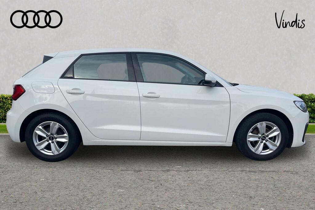 Audi A1 Audi A1 Sportback Technik 25 Tfsi 95 Ps 5-Speed AJ72OJG White #4