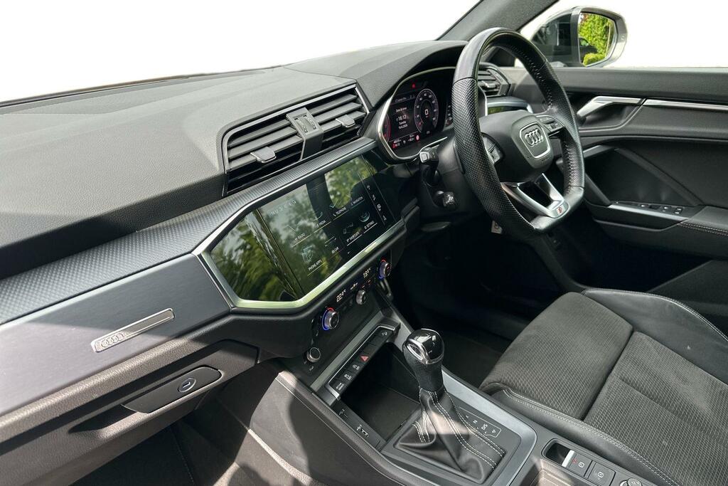 Audi Q3 Audi Q3 Edition 1 35 Tfsi 150 Ps S Tronic White #2