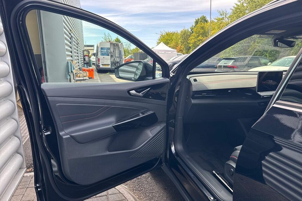 Volkswagen ID.4 Match Pro Black #25