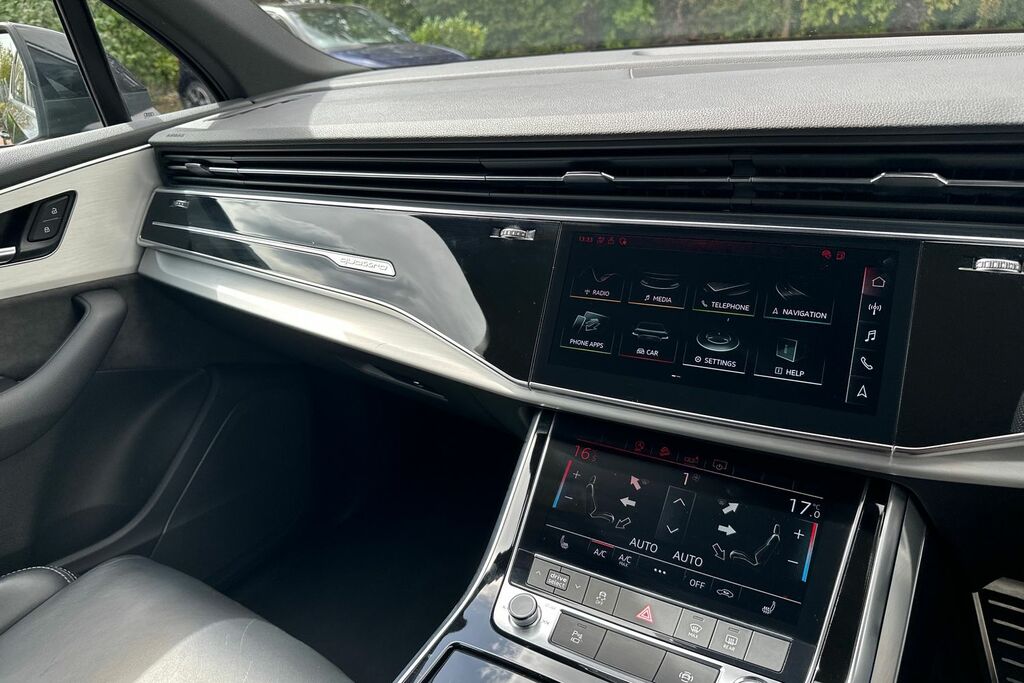 Audi Q7 3L Black Edition Black #30