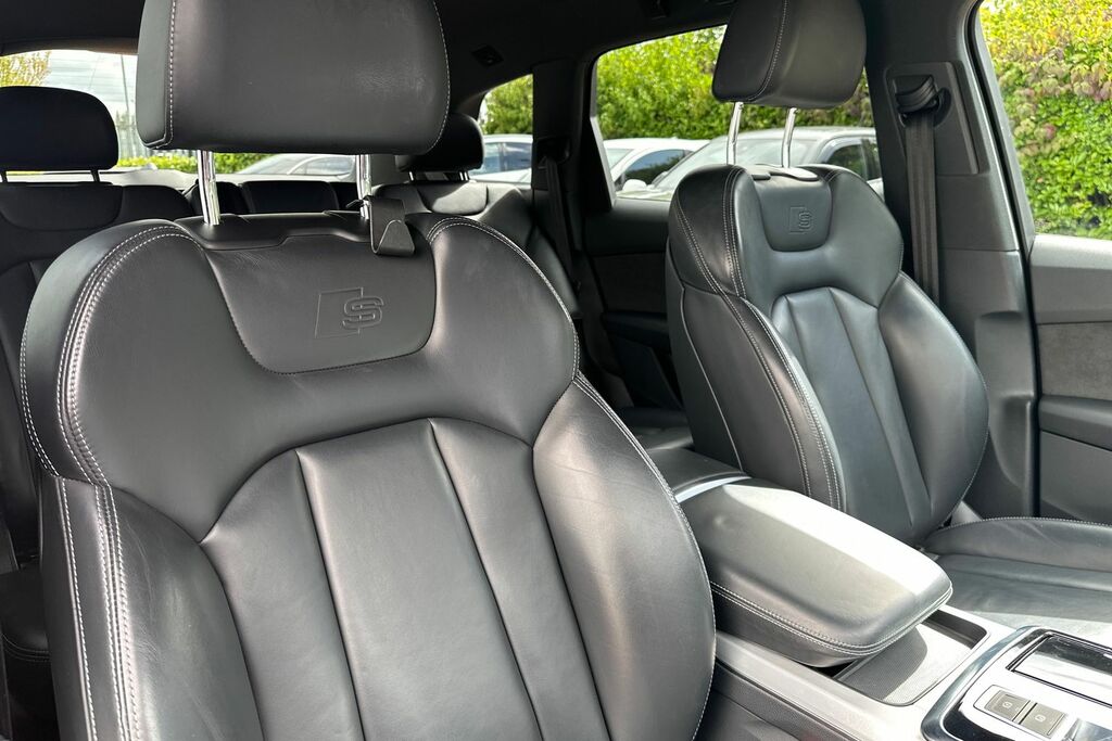 Audi Q7 3L Black Edition Black #27