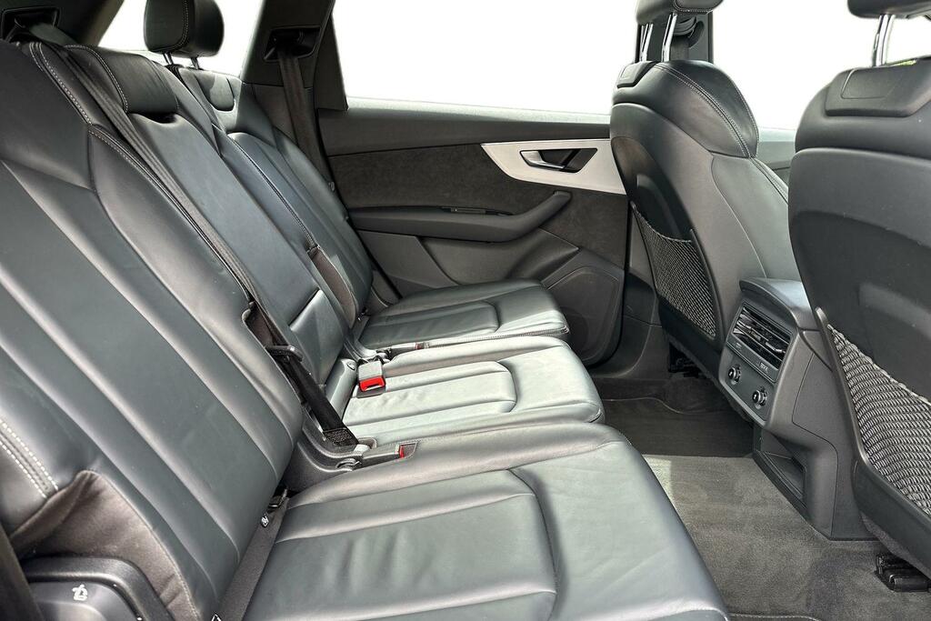 Audi Q7 3L Black Edition Black #13