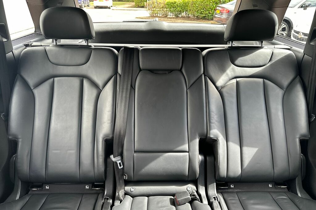 Audi Q7 3L Black Edition Black #28