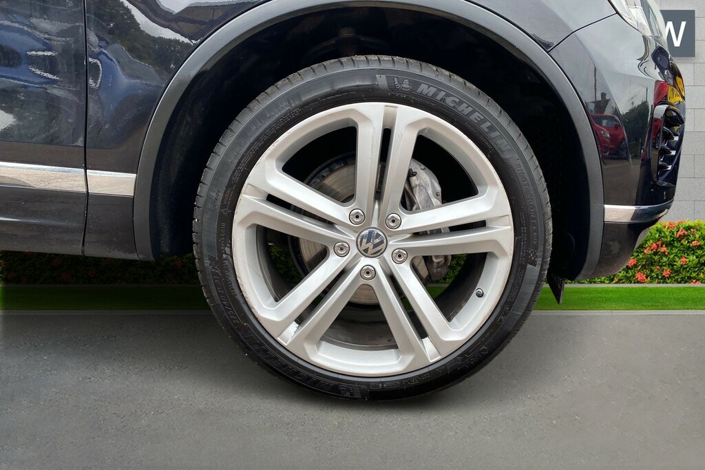 Volkswagen Touareg Volkswagen Touareg 3.0 Tdi V6 Bluemotion Tech R-li Black #5