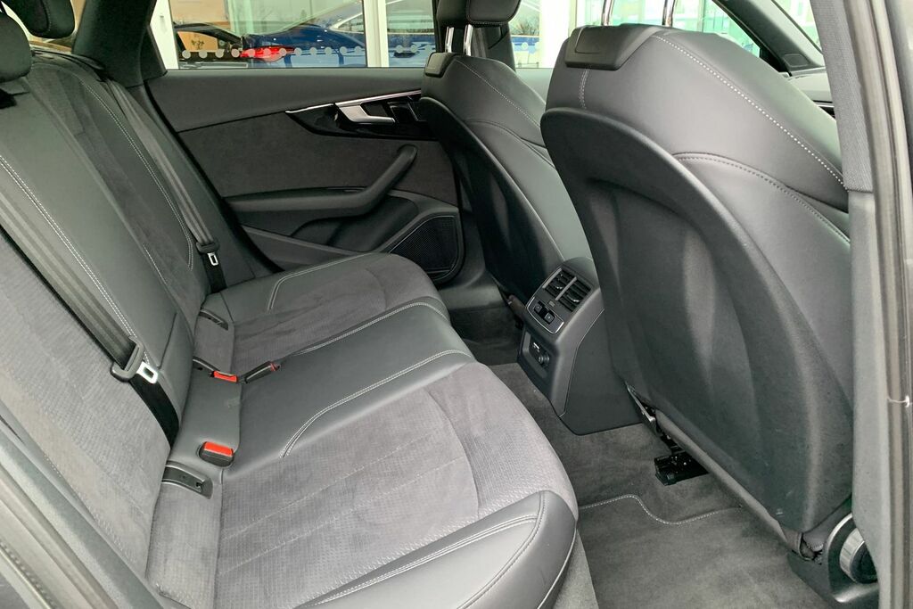 Audi A4 Avant 2L S Line Black #13