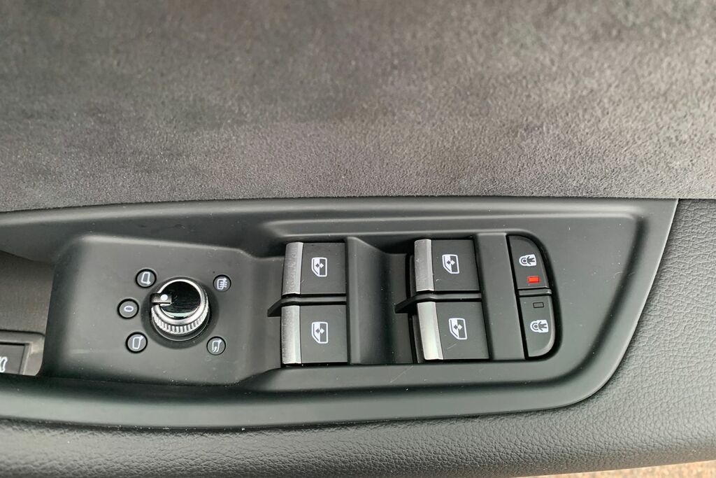 Audi A4 Avant 2L S Line Black #24
