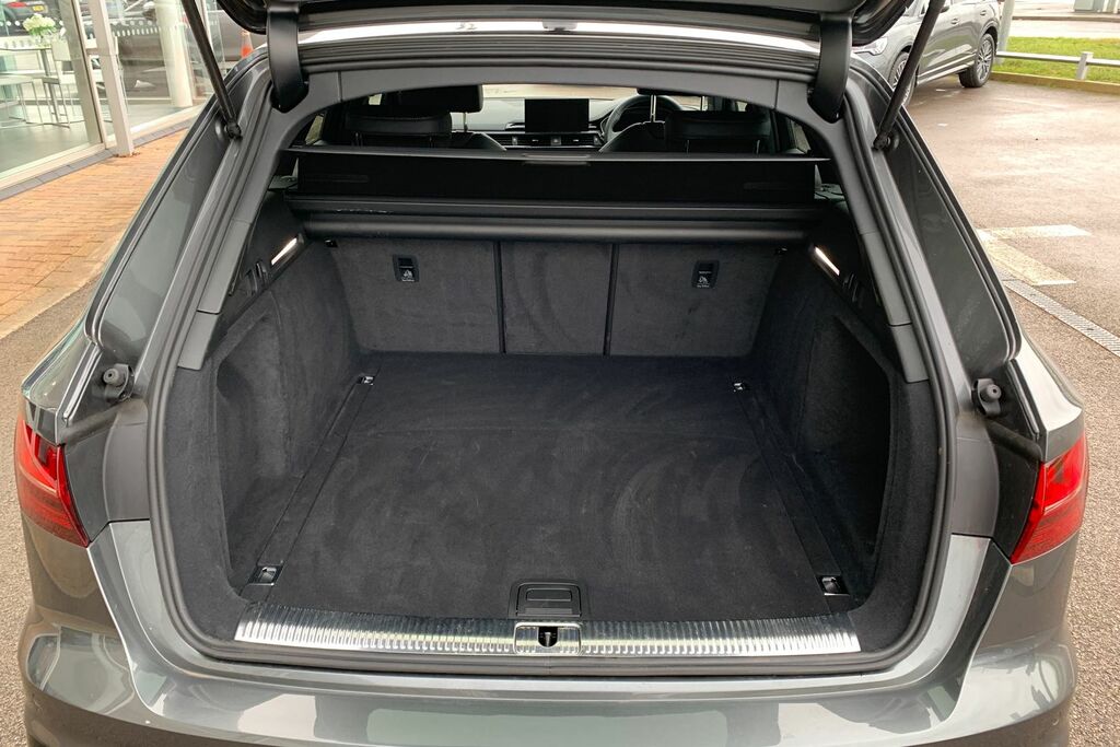 Audi A4 Avant 2L S Line Black #9