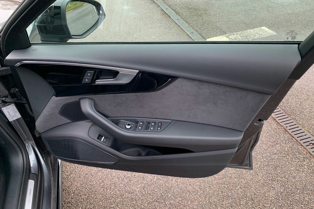 Audi A4 Avant 2L S Line Black #27