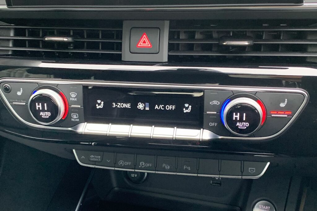 Audi A4 Avant 2L S Line Black #16