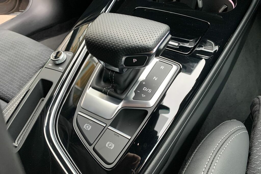 Audi A4 Avant 2L S Line Black #11